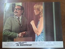 Elle court , Elle Court, La Banlieue Filmi - Lobi kartı - No: 2 - Lobby Cards -  Marthe Keller - Jacques Hıgelın - Dans Un Film De Nıcole De Buron - Realise Par Gerard Pires - Robert Castel - Annie Cordy - Ginette Leclerc - Jean - Pierre Darras - Claude Pieplu - Nathalie Courval - Les Freres Ennemis - Pierre Braunberger