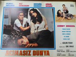 Acımasız Dünya Filmi - Lobi kartı - No: 3 - Lobby Cards - Yılmaz Tatlıses- Ali Gencay- Nermin Denizci - Hülya Başak- Ahmet Ergüzel- Turgut Özatay- Nubar Terziyan - Süheyl Eğriboz- Ali Demir- Yılmaz Kurt- Gülçin Feray - Işık Yavuz- Cevdet Yavuz Doğan- Yılmaz Tatlıses- Mehmet Özdemir- Oğuz Gözen