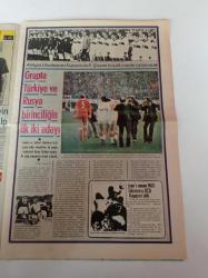 Milliyet Spor Gazetesi - 1 Ocak 1974 - Sayı 71 - Cemil Turan Gol Kralı Fenerbahçe Şampiyon - Avrupa Milletler Kupasında Bu Defa Ümitsiz Değiliz - Ünlü Basketbolcu Hüseyin Alp - Fenerbahçe Kulübü Başkanı Faruk Ilgaz - Füsun Önal Fotoğrafı - Ahmet Özhan Fotoğrafı - Dünyanın En Büyük Oto Yarışçısı Stewart Kalp Hastası - Samsunspor Yeni Hocası Gazanfer Olcayto - Şansal Büyüka- Salih Güney