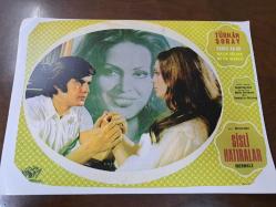 Tıpkı Basım - Sisli Hatıralar - Filmi-  Lobi Kartı - No: 1 - Lobby Cards - Türkan Şoray - Tarık Akan- Yalçın Gülhan- Metin Sezerli- Nejat Saydam - Melih Sertesen- Saadettin Öktenay- Karime Nadir