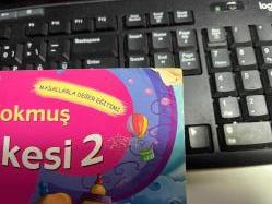 BİR VARMIŞ BİR YOKMUŞ - MASAL ÜLKESİ 2 - MASALLARLA DEĞER EĞİTİMİ - HAZIRLAYAN NEFİSE ALÇAKARLAR RESİMLEYEN MUSTAFA KOCABAŞ - DİKKAT KAPAKLAR HAFİF HASARLI KİTABIN İÇİ TEMİZ...