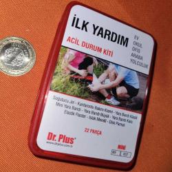seyahat kamp tipi İLK YARDIM KİTİ. İÇİNDEKİ PARÇALARLA.