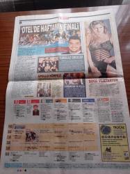 Star Box Magazin Gazetesi - 27 Temmuz 2002 - Ebru Gündeş'e Konser Sonrası Süha Yavuz'dan Evlilik Sürprizi - Mumya Firarda Filmi - Teoman İle Nurgül Yeşilçay'ın Öpüşme Sahnesi - Seksi Vejetaryen Marliece Andrada - Biri Bizi Gözetliyor - Hababam Sınıfı Sınıfta Kaldı - Tarık Akan - Emel Sayın - Ertem Eğilmez