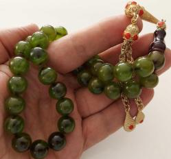 MALZEMESİ OSMANLI YAPIMI ORTA DÖNEM MÜCEVHER KUTUSUNDAN YAPILMA SIKMA KEHRİBAR AÇIK YEŞİL MÜTHİŞ TESPİH RRR1 BRONZ ÜSTÜ ALTIN KAPLAMA PÜSKÜLLÜ