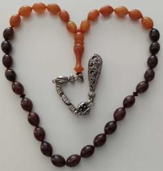 MALZEMESİ OSMANLI YAPIMI ESKİ DÖNEM ŞEKERLİKTEN YAPILMA SIKMA KEHRİBAR KOYU YEŞİL SARI ALACALI HARİKA TESPİH H2RRR1 ORTA DÖNEM GÜMÜŞ PÜSKÜLLÜ