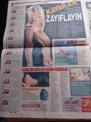 Star Box Magazin Gazetesi - 15 Ağustos 2002 - Selin Toktay Uluorta Öpüşünce Kovuldu - Nez Yine Esecek - Yasemin Kozanoğlu Sarhoş Oldu Sağa Sola Sataştı Kapı Dışarı Edildi - Petek Dinçöz Ödül Aldı - Emrah Asuman Krause İle Evleniyor - Bülent Serttaş