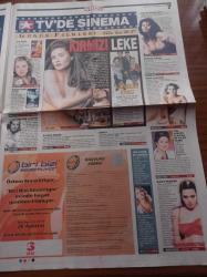 Star Box Magazin Gazetesi - 15 Ağustos 2002 - Selin Toktay Uluorta Öpüşünce Kovuldu - Nez Yine Esecek - Yasemin Kozanoğlu Sarhoş Oldu Sağa Sola Sataştı Kapı Dışarı Edildi - Petek Dinçöz Ödül Aldı - Emrah Asuman Krause İle Evleniyor - Bülent Serttaş