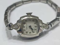 Vintage 1977  CARAVELLE by Bulova  17 Jewels Elastik Kayışlı  Kurmalı Bayan Kol Saati 0091