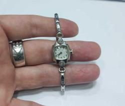 Vintage 1977  CARAVELLE by Bulova  17 Jewels Elastik Kayışlı  Kurmalı Bayan Kol Saati 0091