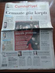 Cumhuriyet Gazetesi - 9 Aralık 2010 - Galatasaray'da Kılıçlar Çekildi - Adnan Polat - 35'lik Yusuf Şimşek Paylaşılamıyor - Alakır'da Boykot Var - Sarı Yazmalılar İsyanda - Öğrenciler Burhan Kuzu'yu Yumurta Yağmuruna Tuttu -  Avustralya Assange'a Sahip Çıktı - Miniklere Tarikat Kursu - Lennon'un Tarikat Kursu