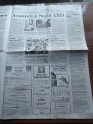 Cumhuriyet Gazetesi - 9 Aralık 2010 - Galatasaray'da Kılıçlar Çekildi - Adnan Polat - 35'lik Yusuf Şimşek Paylaşılamıyor - Alakır'da Boykot Var - Sarı Yazmalılar İsyanda - Öğrenciler Burhan Kuzu'yu Yumurta Yağmuruna Tuttu -  Avustralya Assange'a Sahip Çıktı - Miniklere Tarikat Kursu - Lennon'un Tarikat Kursu