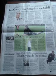 Cumhuriyet Gazetesi - 9 Aralık 2010 - Galatasaray'da Kılıçlar Çekildi - Adnan Polat - 35'lik Yusuf Şimşek Paylaşılamıyor - Alakır'da Boykot Var - Sarı Yazmalılar İsyanda - Öğrenciler Burhan Kuzu'yu Yumurta Yağmuruna Tuttu -  Avustralya Assange'a Sahip Çıktı - Miniklere Tarikat Kursu - Lennon'un Tarikat Kursu
