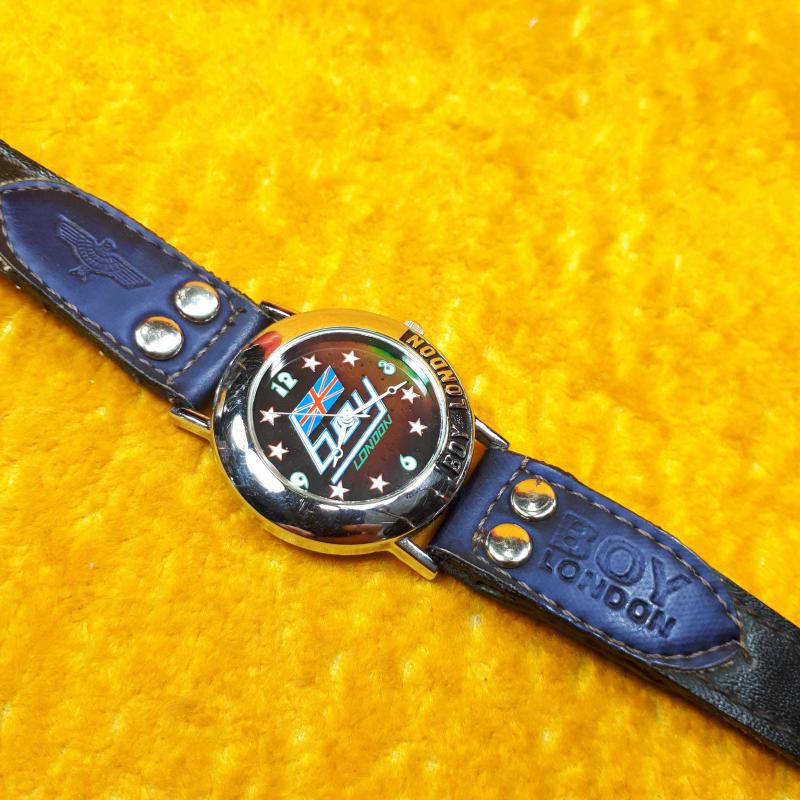 Boy london watch top change color