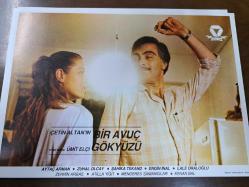 Bir Avuç Gökyüzü Filmi  - Lobi Kart Seti  - Lobby Cards Set  - Aytaç Arman- Zuhal Olcay- Şahika Tekand- Engin İnal- Lale Oraloğlu- Zerrin Arbaş- Atilla Yiğit- Menderes Samancılar- Kenan Bal- Çetin Altan- Ümit Elçi- 12'li Set