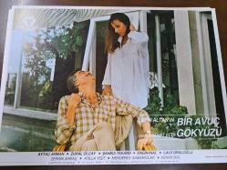 Bir Avuç Gökyüzü Filmi  - Lobi Kart Seti  - Lobby Cards Set  - Aytaç Arman- Zuhal Olcay- Şahika Tekand- Engin İnal- Lale Oraloğlu- Zerrin Arbaş- Atilla Yiğit- Menderes Samancılar- Kenan Bal- Çetin Altan- Ümit Elçi- 12'li Set