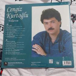 Cengiz kurtoğlu yıllarım lp plak ambalajında