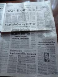 Cumhuriyet Gazetesi - 3 Mayıs 2012 - Galatasaray Taraftarından Miting Gibi Protesto - Fenerbahçe Asbaşkanı Nihat Özdemir Fenerbahçe Temizdir - Dünyanın En Eski Kan Örneği - Hükümet Cemaat Ayrışması Yargıtay Başkanlığı Seçiminde Yaşanıyor - Tiyatroların Özelleştirilmesi - Sütü Zehir Ettiler