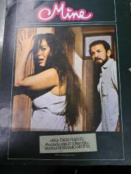 Mine  Filmi - Broşürü - No: 1 - Brochure  - Atıf Yılmaz- Ömer Kavur- Necati Cumalı- Deniz Türkali- Salih Dikişçi- Cahit Berkay- Türkan Şoray- Cihan Ünal- Hümeyra- Kerim Afşar- Selçuk Uluergüven- Celile Toyon Uysal- Orhan Çağman-  Belkıs Dilligil- Aslan Altın- Melike Çapkın- Orhan Aykanat- Ahmet Ugurlu- Mehmet Esen- Erdal Tosun- Koray Ergün- İngilizce- Arapça- Türkçe