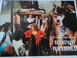 Uçurtmayı Vurmasınlar Filmi - Lobi Kart Seti - Lobby Cards Set - Nur Sürer- Ozan Bilen - Füsun Demirel- Güzin Özipek- Rozet Hubes- Güzin Özyağcılar- Meral Çetinkaya - Ayla Aslancan- Emel Çeviren- Tanju Tuncer- Ayben Erman - Yasemin Alkaya- Sabiş Kara - Özlem Savaş- Sevim Metin- Gülizar Tunç- Selma Tercan- Özlem Üstüner- Sevgi Sakarya- Barış Çelikoğlu- Gönül Demirkol- Hale Akınlı- Feride Çiçekoğlu- Erdal Kahraman- Jale Başaran- Özkan Turgay- Magnum Film- 4'lü Set