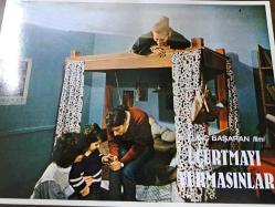 Uçurtmayı Vurmasınlar Filmi - Lobi Kart Seti - Lobby Cards Set - Nur Sürer- Ozan Bilen - Füsun Demirel- Güzin Özipek- Rozet Hubes- Güzin Özyağcılar- Meral Çetinkaya - Ayla Aslancan- Emel Çeviren- Tanju Tuncer- Ayben Erman - Yasemin Alkaya- Sabiş Kara - Özlem Savaş- Sevim Metin- Gülizar Tunç- Selma Tercan- Özlem Üstüner- Sevgi Sakarya- Barış Çelikoğlu- Gönül Demirkol- Hale Akınlı- Feride Çiçekoğlu- Erdal Kahraman- Jale Başaran- Özkan Turgay- Magnum Film- 4'lü Set