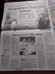 Cumhuriyet Gazetesi - 9 Temmuz 2006 - Avrupalıların Final Günü - Del Piero - Zinedine Zidane - Güreşte İki Altun- Büyük Kentin Büyük Sorunu - Dünya Kupası Sahibini Buluyor - Tasarruf Yine Hastayı Vurdu - Reytingi En Yüksek Konu Cinsellik - Folklorculara Türban Taktılar - Cemil Çiçek