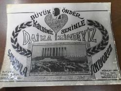 Atatürkün Doğumdan Ölümüne  Hayatta İken  Çekilmiş Tarihi Canlandıran Taklidi Yapılamayacak Muazzam Film - Siyah Beyaz - Lobi Kart Seti - Lobby Cards Set - 8'li Set - Yüz Yılların Önderi- Türkler Yoksulluğa Layık Değillerdir - Her Yerde Her İşte Atatürk- Tarihler Boyu Yaşayacak Ulu Önder- Mucize Yaratan Türk- Doğumun'dan Ölümüne Kadar Hayatı - Bu Filmin Genel Dağıtımı Samsun Filme Aittir