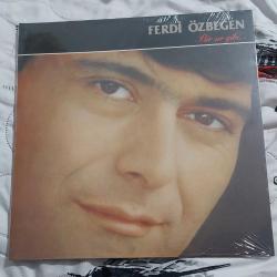 Ferdi Özbeğen bir sır gibi lp plak ambalajında