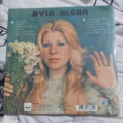 Ayla Algan en iyileriyle lp plak ambalajında
