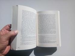 BİTMEYEN HİKAYE : KÜRESEL SALGIN ÇAĞINDA TARİHE YENİDEN BAKMAK (SALGIN HASTALIKLAR VE KAMU SAĞLIĞI PRATİKLERİ) (2. EL)