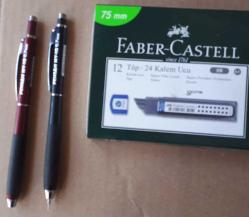 Versatil /Uçlu  Kalem 0.7 mm Bordo-Siyah  Pensan Ucunu Gövde İçine Almalı Typ  2 Adet +12 Tüp Faber Castell Min (Uç)