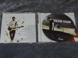 VOLKAN KOŞAR-HAYIRLAR OLSUN- MÜZİK CD Sİ.SIFIR AYARINDA DÖNEM BASKISI MÜZİK CD SİDİR.