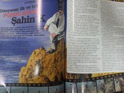 Boxer dergisi - Nisan 2005 - Metroseksüel olmadan şık ve bakımlı görünmenin 8 yolu - Cem Yılmaz - Erkan Mumcu - Semih Saygıner - Teddy Wilson - Cem Hakko - Serdar Bilgili - Faruk Süren - Jennifer Lopez - Ergün Gündüz - Donald Sutherland - Karaköy'ü kana bulayan Camgöz Gary - Burcu Çağrı - En şık 10 erkek - Beyazıt Öztürk - Faruk Süren - Cem Hakko - Serdar Bilgili - Erkan Mumcu - Güneri Civaoğlu - Cengiz Abazoğlu - Mirkelam - Elimizde büyüyen dizi kızı Mine Çayıroğlu - Naz Elmas - Nehir Erdoğan - Özge Özberk - Sema Öztürk - Begüm Kütük - Gerçek Don Corleone - Demet Akbağ - Doğa Rutkay - Esin Maraşlıoğlu - Deniz Pulaş - Tuğba Karaca - Hande Ataizi - Aysun Kayacı - Deniz Akel - Siren Ertan - Burcu Kara - Yeşil sahaların en büyük kasapları - Eyşan Özhim - Şık ve bakımlı görünmenin 8 yolu - Brezilya gecelerinin prensi bir Türk - Semih Saygıner - Doğru stile giden yolun üç ayrı formülü - 10 adımda yaşlanmayan adam ol - Sarı saçlı kızın masalı - Gençliğin son hastalığı -