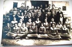 SİYAH BEYAZ FOTOĞRAF OKUL TEMALI