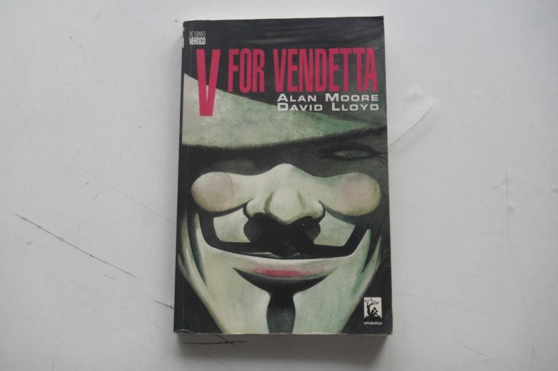 V For Vendetta (TÜRKÇE) - İkinci El Kitap - kitantik | #11322311000445