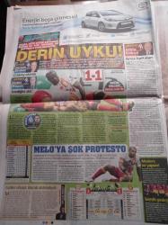 Milliyet Gazetesi - 7 Ekim 2012 - Felipe Melo'ya Şok Protesto - Fernando Muslera Ne Yapsın - Neşet Ertaş - Kenan İmirzalıoğlu - Van Depreminin Simgesi Azra Bebek 1 Yaşında - Beşar Esad'ın Koltuğuna El Şara Otursun