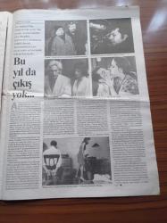 Cumhuriyet Dergi Gazetesi - 18 Ekim 1998 - Sayı 656 -  Gemide Filmi - Erkan Can - Eski Fotoğraflar- Ağır Roman - Müjde Ar - Okan Bayülgen -- Laleli'de Bir Azize - Kate Millet Fotoğrafı - Yelda Kaymakçı Fotoğrafı - Cinsel Politika - En İyi Kadın Oyuncu - Çeşmibülbül - Auschwitz'in Doktoru - Kontes Son Nefesini Verdi - Maça Kızı - Çaykovski - Belkıs Aran Türk Operası