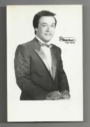 PİYANİST ŞANTÖR KADİR SOYER STÜDYO ÇEKİMİ FOTOĞRAFI...