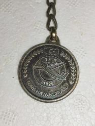 7968-TÜRK HAVA KURUMU-İSTİKBAK GÖKLERDEDİR-KEMAL ATATÜRK METAL ANAHTARLIK