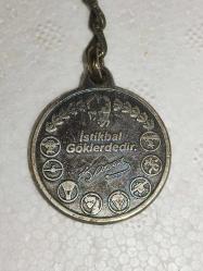 7968-TÜRK HAVA KURUMU-İSTİKBAK GÖKLERDEDİR-KEMAL ATATÜRK METAL ANAHTARLIK