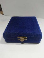 K119------KADİFE KAPLI ESKİ KUTU