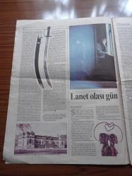 Cumhuriyet Dergi Gazetesi - 8 Ağustos 1999- Sayı 698 -  Tuluyhan Uğurlu Güneşi İlk Biz Görürüz - Clint Eastwood - Kimliğini Yitiren Kent Pekin 6 Barbaros'un Kılıcı - Stanley Kubrick - Lolita Filmi - Çin Halk Cumhuriyeti - Uluslararası Mimarlar Birliği - Ressam Raeburn