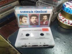 FERHAT TUNÇ - EMEKÇİ - EMRAH SALTUK - KARDEŞLİK TÜRKÜLERİ - KASET [kemik - kırmızı bandrol]