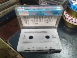 FERHAT TUNÇ - EMEKÇİ - EMRAH SALTUK - KARDEŞLİK TÜRKÜLERİ - KASET [kemik - kırmızı bandrol]