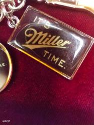 ANAHTARLIK ÜNLÜ MİLLER İÇECEK MARKASININ HER BİRİ AYNI ANAHTARLIK ÜZERİNDE(4 PARÇA) ÇOK ENDER ANAHTARLIĞI  312