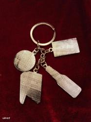 ANAHTARLIK ÜNLÜ MİLLER İÇECEK MARKASININ HER BİRİ AYNI ANAHTARLIK ÜZERİNDE(4 PARÇA) ÇOK ENDER ANAHTARLIĞI  312