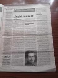 Cumhuriyet Kitap Gazetesi - 15 Kasım 2001 - Sayı 613 - Okurunu Uçurmaya Çalışan Bir Yazar Tülay Ferah Fotoğrafı - Fethi Naci Eleştiri Günlüğü'nde - Ahsen Erdoğan Enis Batur'la Elma Üzerine Konuştu - Harry Potter - Antonio Gramsci- Mayo Mu Osmanlı Mı - Ferhan Şensoy - Selim İleri - Bu Yaz Ayrılığın İlk Yazı Olacak