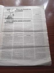 Cumhuriyet Kitap Gazetesi - 15 Kasım 2001 - Sayı 613 - Okurunu Uçurmaya Çalışan Bir Yazar Tülay Ferah Fotoğrafı - Fethi Naci Eleştiri Günlüğü'nde - Ahsen Erdoğan Enis Batur'la Elma Üzerine Konuştu - Harry Potter - Antonio Gramsci- Mayo Mu Osmanlı Mı - Ferhan Şensoy - Selim İleri - Bu Yaz Ayrılığın İlk Yazı Olacak