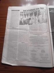Cumhuriyet Kitap Gazetesi - 13 Aralık 2001 - Sayı 617 - Sanat Ve Kültürle Yoğrulmuş Bir Yaşam Talat Sait Halman Fotoğrafı - Fethi Naci Eleştiri Günlüğü'nde Bu Hafta Da Şu Bizim Profesörler'e De Devam Ediyor - Nihat Taydaş Enver Gökçe'nin Şiirlerindeki Temaya Bakıyor- Leyla Erbil