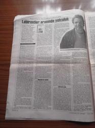 Cumhuriyet Kitap Gazetesi - 28 Eylül 2000 - Sayı 554 - Şiiri Kendine Dert Edinen Bir Şair İdris Atmaca Fotoğrafı - Fethi Naci Eleştiri Günlüğü'nde Memet Fuat'ın Nazım Hikmet'ini Yazdı Bu Hafta - Leland M. Roth'un Kitabı Mimarlığın Öyküsü'nü M. Salih Polat Değerlendirdi - Nedim Gürsel - Boğazkesen Romanı