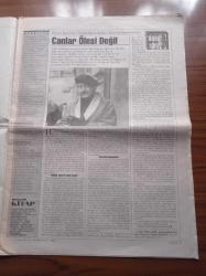 Cumhuriyet Kitap Gazetesi - 17 Ekim 1996 - Sayı 348 - Kitaplar Kitabı Ve Doğan Hızlan Fotoğrafı - Eşi Demet Taner Haldun Taner'i Anlatıyor Canlar Ölesin Değil - Şadan Gökovalı Berin Taşan Şiirini Değerlendiriyor - Tek Tanrılı Dinler Karşısında Kadın - Fatmagül Berktay